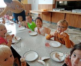 Zmrzlinové překvapení školní jídelny