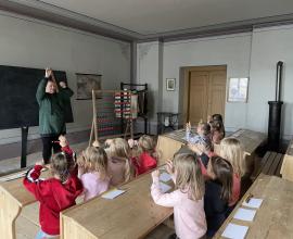 Hrajeme si na školu - program v muzeu v Poličce