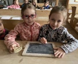 Hrajeme si na školu - program v muzeu v Poličce